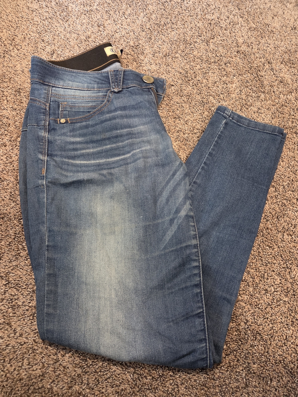 Democracy Sz 6 Absolution Mid-rise Skinny Jeans *loved*